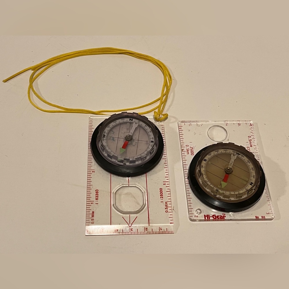 LOT OF 2 VINTAGE COMPASSES. - Picture 2 of 6